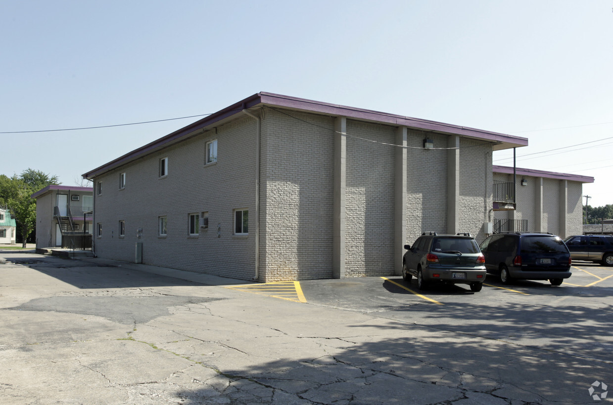 Building Photo - Emerald Point Apartments