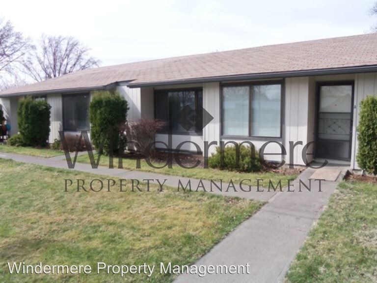 Primary Photo - 215 E Whitman Dr