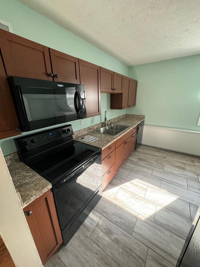 Building Photo - 452 S 30th St