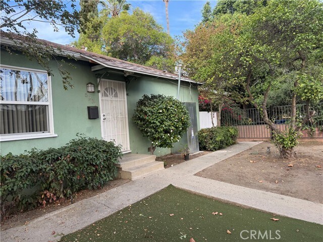 Foto principal - 5901 Woodman Ave