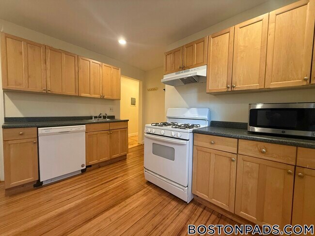 Building Photo - 64 Pleasant St