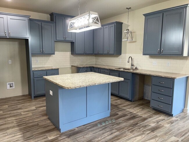 Foto del edificio - 5005 White Rose Dr