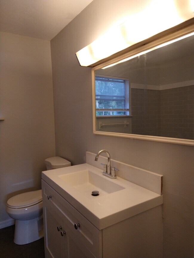 Building Photo - 605 SW 75th St