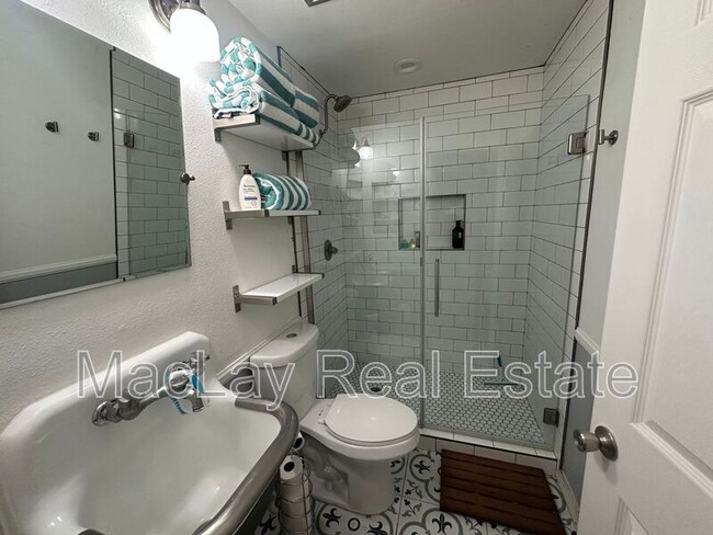 Foto del edificio - 4354 N 82nd St