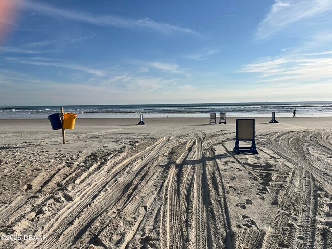 Building Photo - 1224 S Peninsula Dr