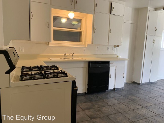 Building Photo - 603 E K Ave