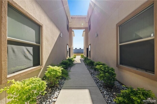 Foto del edificio - 18 W Daffodil Ave