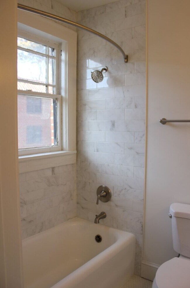 Foto del edificio - Beltline Living - Top Floor One Bedroom Apartment in VAHI!