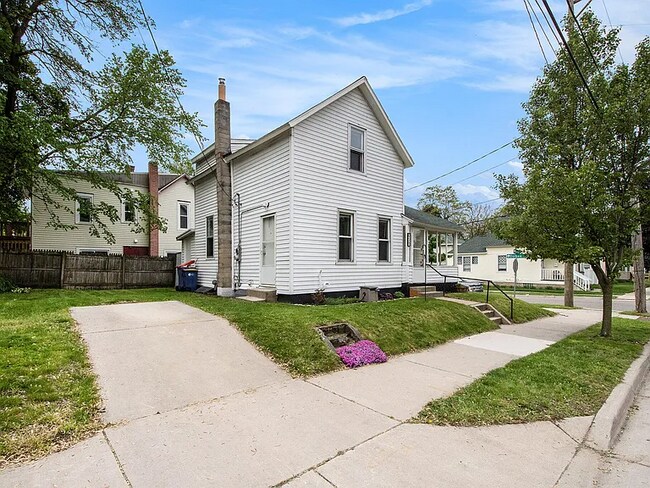 Foto del edificio - 928 Baxter St SE