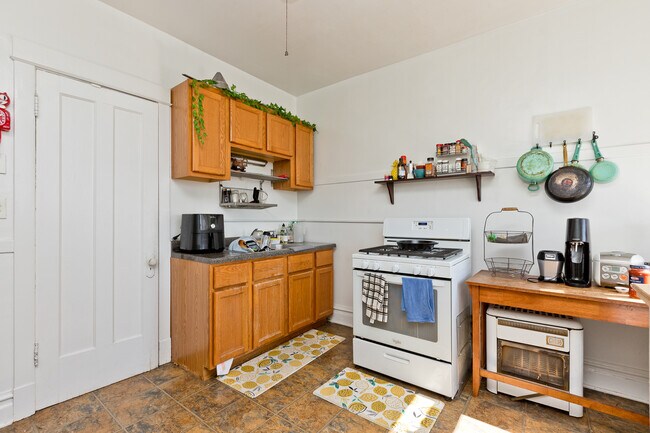Building Photo - 5404 N Paulina St