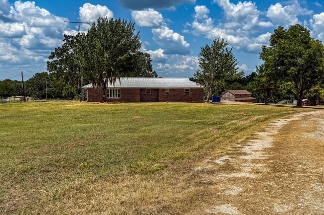 Building Photo - 62A Windy Oaks