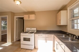 Building Photo - 1801 Oakmont Dr NW