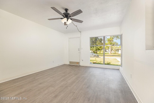 Foto del edificio - 6022 Sudbury Ave