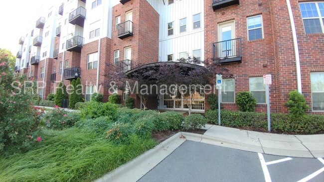 Building Photo - 2338 Yadkin Ave