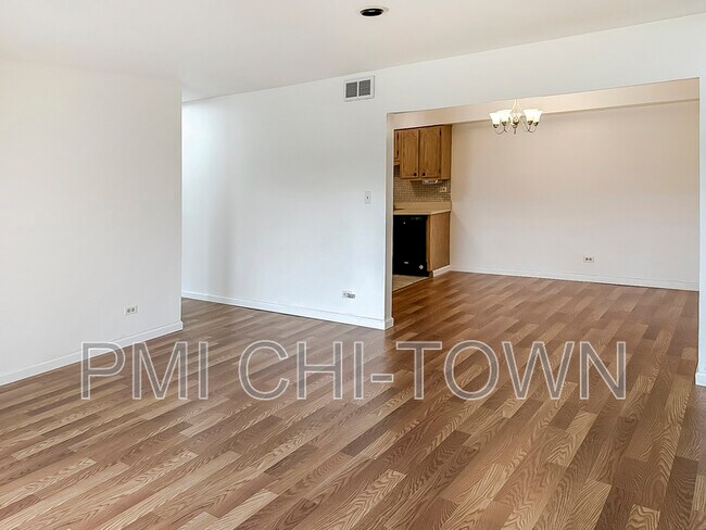 Building Photo - 616 Waterford Rd S