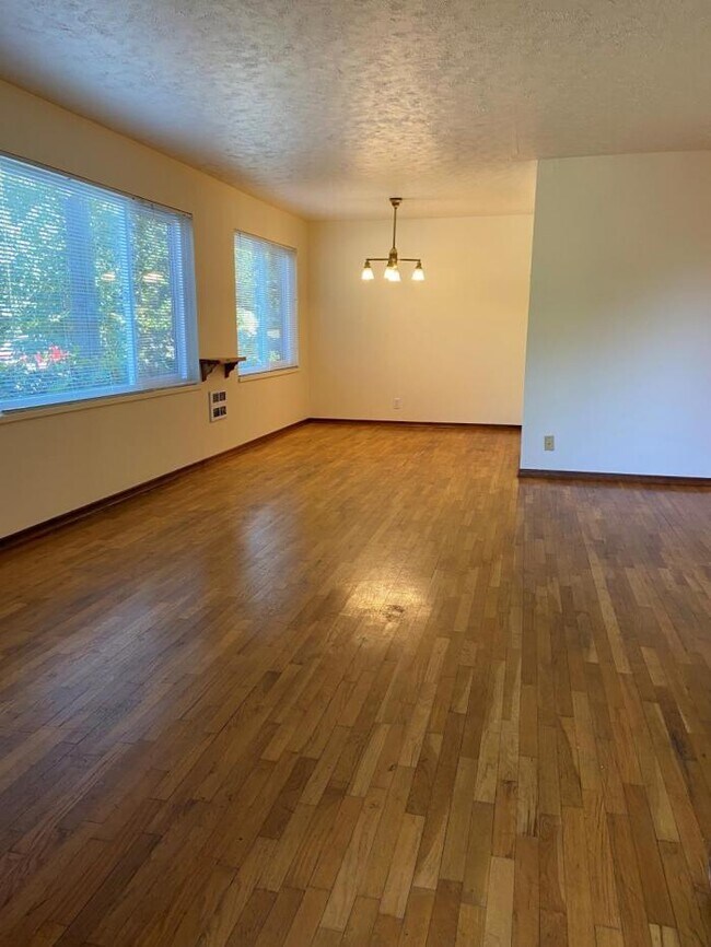 Building Photo - 2 bedroom in Seattle WA 98103