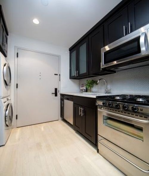 Primary Photo - 154 2nd Ave