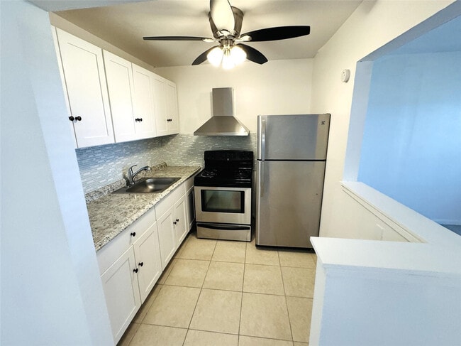 Building Photo - 138 Fanshaw D