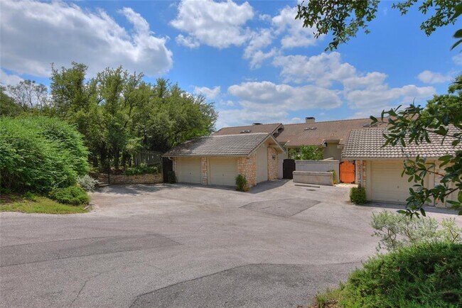 Foto del edificio - 503 Rock Bluff Dr