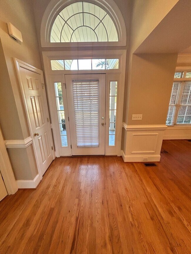 Foto del edificio - Beautiful, Corner-Lot Home in a Lovely Neighborhood