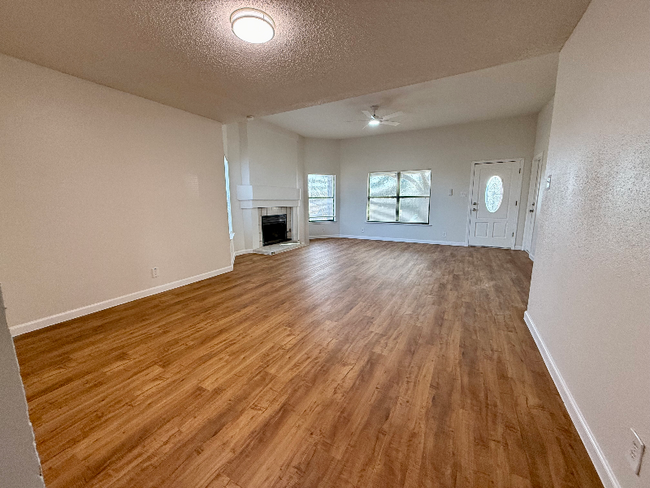 Foto del edificio - 8519 Ridge Garden Dr