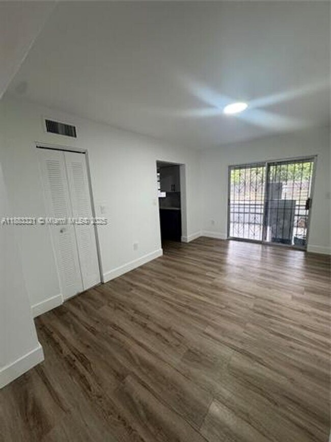 Foto del edificio - 3240 SW 22nd Terrace