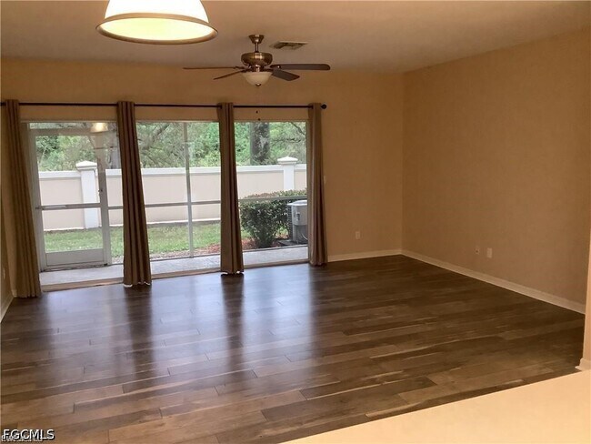 Foto del edificio - 8649 Athena Ct