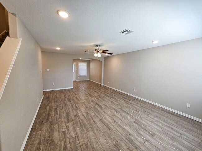 Foto del edificio - 3 Bed/2.5 Bath Spacious Townhome with Fenc...