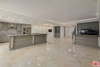 Building Photo - 211 S Spalding Dr