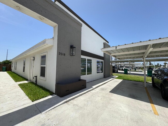 Foto del edificio - "Stylish 2-Bed, 2-Bath Gem with Granite Touches in Pharr, TX!"