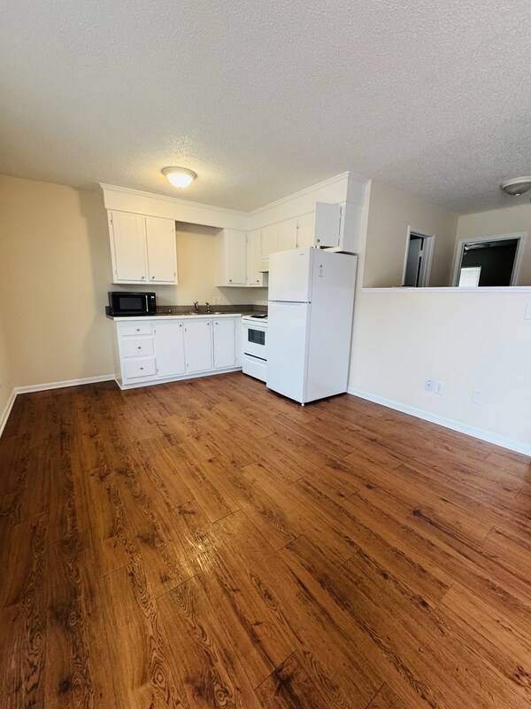 Building Photo - 3033 Adams Blvd