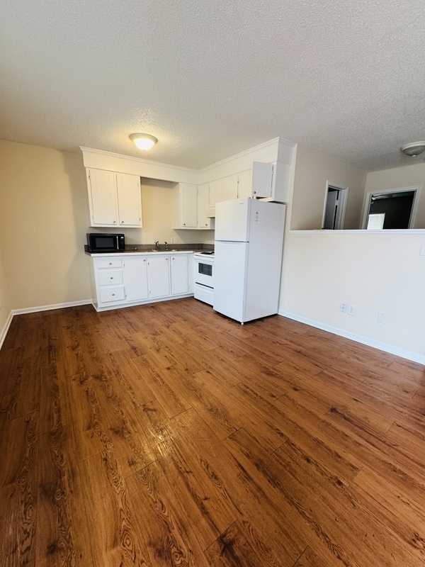 Foto del edificio - 3033 Adams Blvd