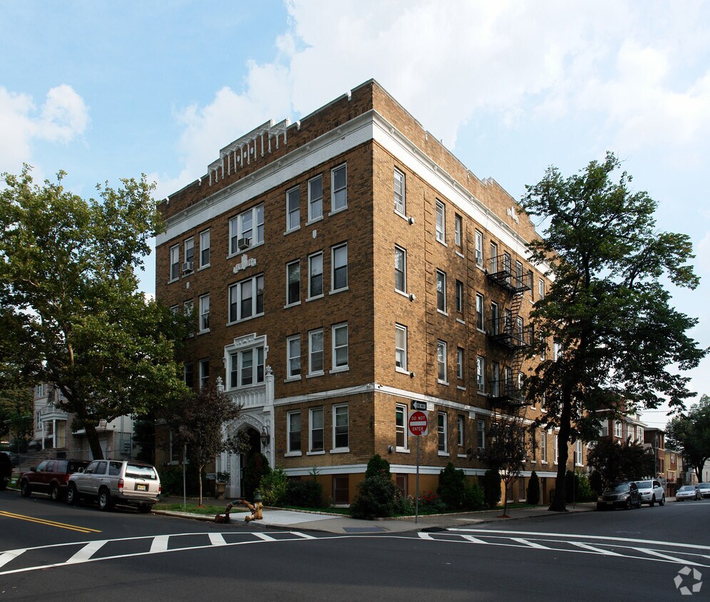 Building Photo - 158-160 2nd Ave