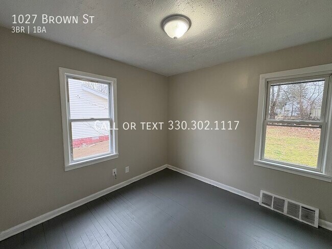 Building Photo - Three bedroom one bathroom home for rent