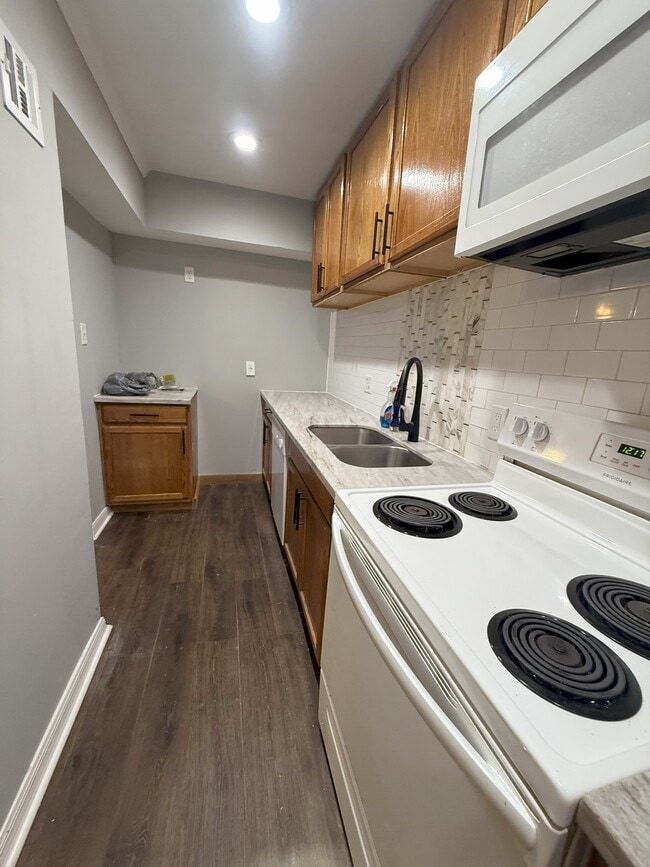 Building Photo - 4218 Hessmer Ave
