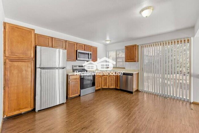 Foto del edificio - Great Price!!!  Minutes from Higlands Ranch Rec Center.  Bright living room, all stainless steel ...