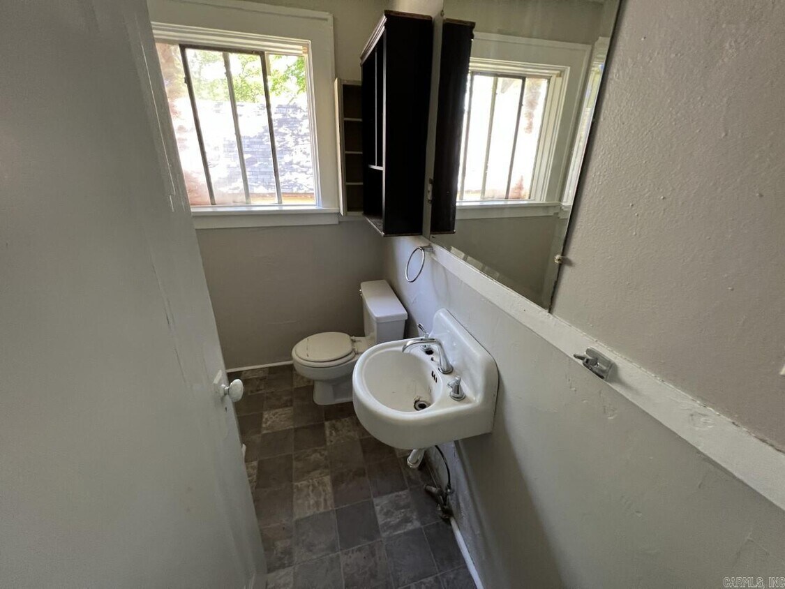 Building Photo - 715 Wright Ave