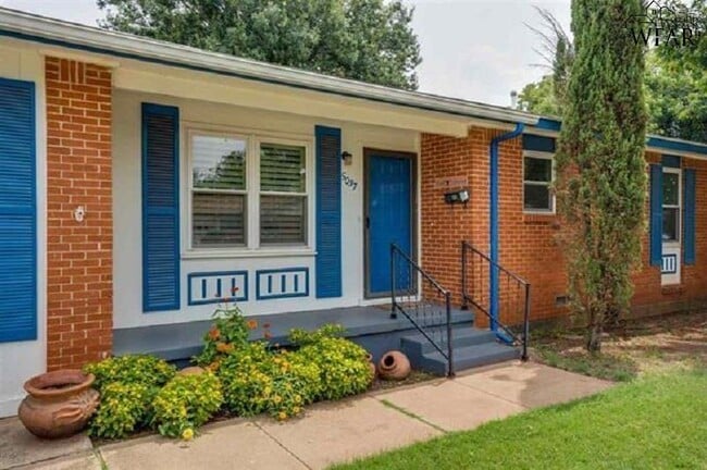 Building Photo - 5037 Lindale Dr
