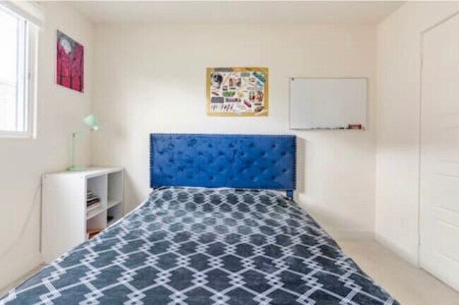 Foto del edificio - 12746 Watt Ln