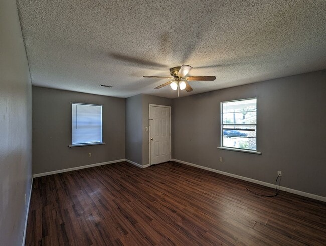 Building Photo - 20th Street Triplex