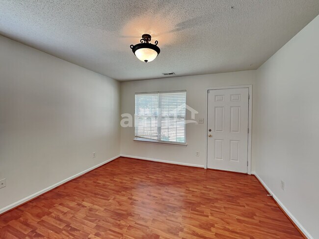 Foto del edificio - 8820 Cornwall St