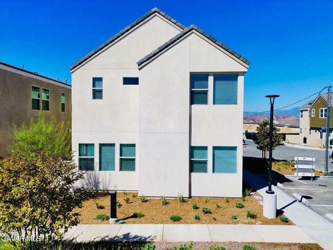 Building Photo - 27366 Hyland Ct