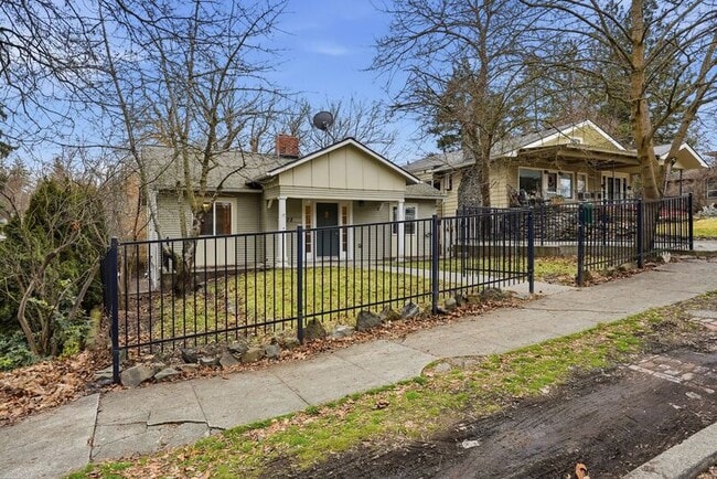 Building Photo - 508 E 19th Ave