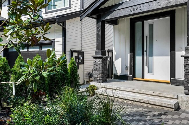 Building Photo - 8585 Forest Gate Dr