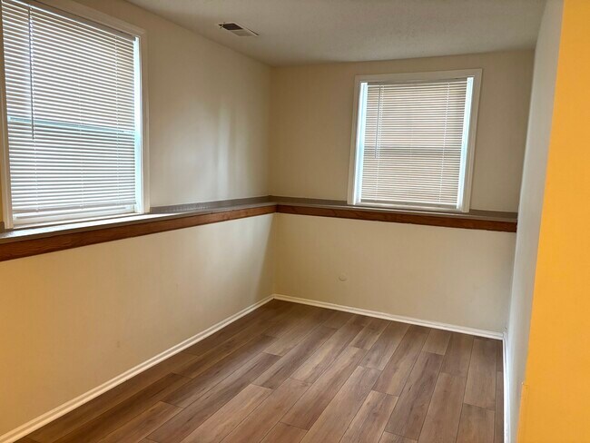 Building Photo - 1158 W Inverrary Ln