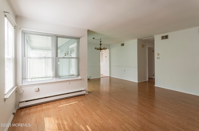 Foto del edificio - 73 Buckingham Dr N