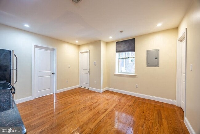 Building Photo - 4710 Chestnut St