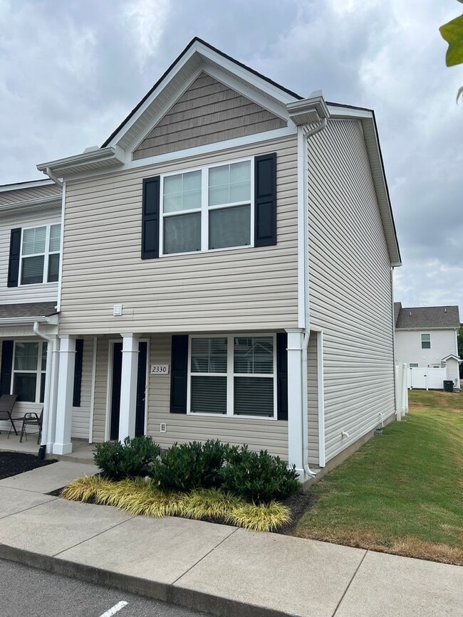 Building Photo - Heritage Place Townhome