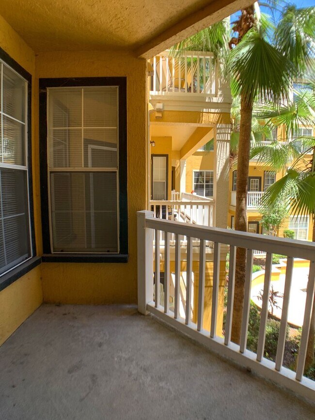 Foto del edificio - $600 Deposit* Beautiful 2/2 with pool view Balcony/ Tile through entire unit washer & dryer, wate...