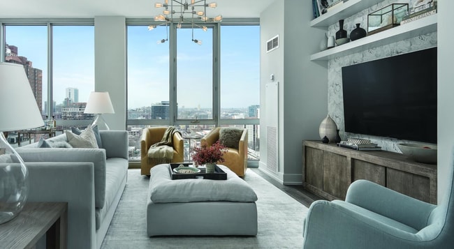 Building Photo - 912 N State St